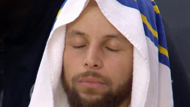 Steph Curry Became a Funny Meme During Warriors’ Loss to Nuggets
